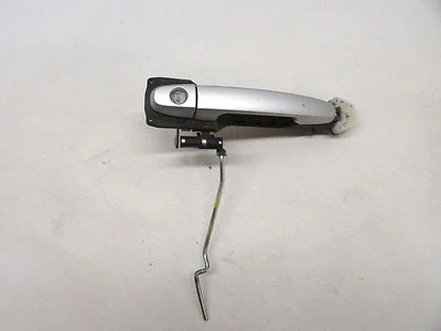 2008 TOYOTA PRIUS MAÇANETA EXTERNA ESQUERDA FRONTAL PRATA FABRICANTE DE EQUIPAMENTO ORIGINAL 04 05 06 07 08 09 - Imagem 1 de 4