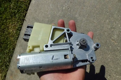 2004-2010 BMW E60 M5 SUNROOF MOTOR 530i 550i 550 528i 528xi 535i 545i 525i 530d - Image 1 of 2
