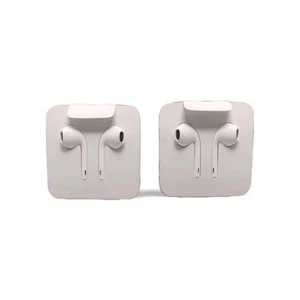 2 Apple OEM Wired EarPods iPhone iPad iPod Headphones Earphones 3.5mm New - Zdjęcie 1 z 1