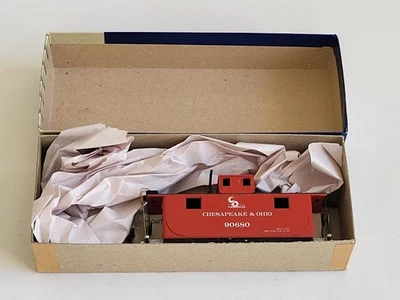 Roundhouse #3511 HO Scale C&O #90680 Modern 2-Window Caboose Kit Blue B - Image 1 of 4