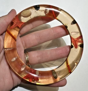 Ocean Natural Red Starfish Shell Vintage Funky Clear Lucite Bangle Bracelet - Picture 1 of 7