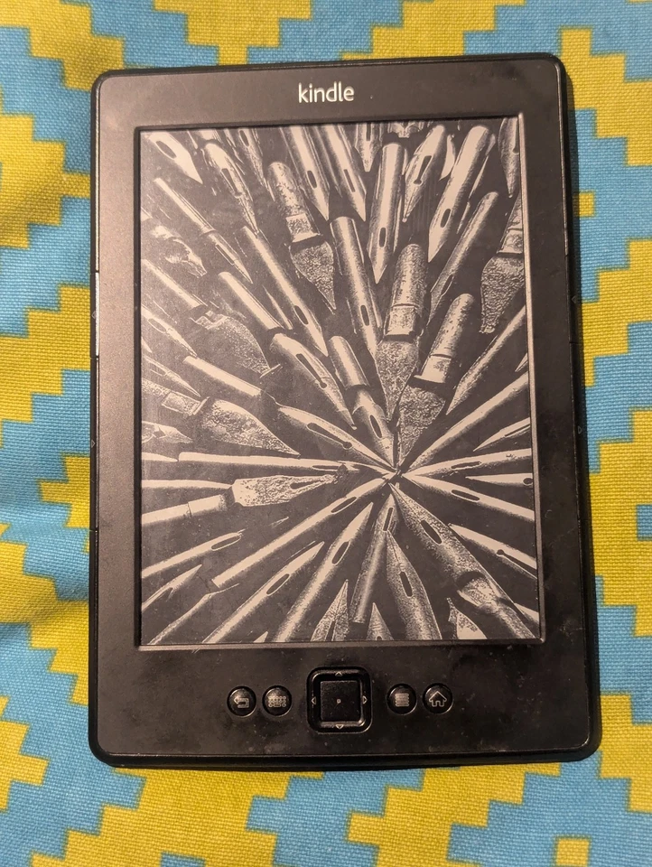 Amazon Kindle 5th Generation - D01100 eBook Reader - Wi-Fi 6" Display Black - Image 1 of 4