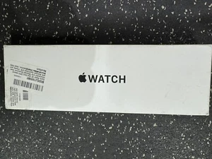 Apple Watch SE 2 44mm Midnight Aluminum - Midnight Sport Band MXEJ3LL/A - Photo 1 sur 3