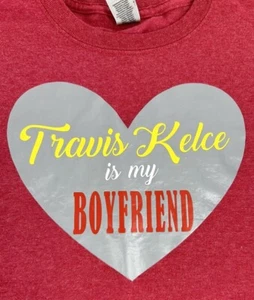 Kansas City CHIEFS Shirt YOUTH LARGE rot Travis Kelce Is My Boyfriend Herz - Bild 1 von 9
