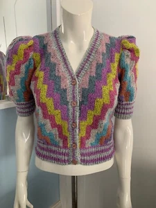 Cardigan manica corta Coffee Fassett lavorato a mano 'Piccoli passi' petto 32" - Foto 1 di 6