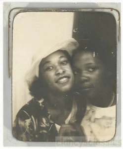 1944 African American Young Ladies in Photo Booth Photomatic Photo Matic foto - Picture 1 of 1