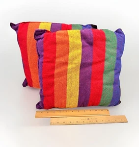 Par de almohadas de 14" X 15" con rayas arco iris, material de toalla de rizo de algodón - Imagen 1 de 13