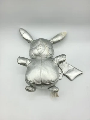 Peluche Pikachu Pokemon Plata Celebración 25 Aniversario Usado en Excelente Condición Relleno Metálico Foto 1 de 4