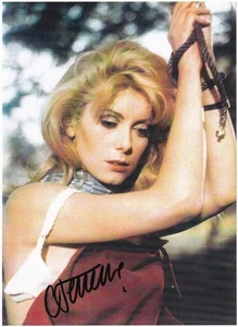 CATHERINE DENEUVE - lovely colour 8 x 6" (approx) signed photo - Picture 1 of 2