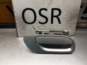 VOLVO V70 2.4 DIESEL 2006 (LEFT HAND DRIVE) OSR EXTERIOR DOOR HANDLE - Picture 1 of 5