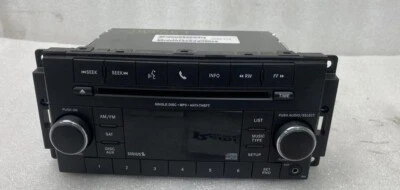 Jeep Wrangler 2012-2014 equipo de audio receptor de radio AM-FM-CD-MP3 OEM Foto 1 de 4