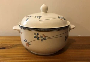 Noritake BLAU VIRGINIA 3 Pint GEMÜSE/KASSEROLE SCHÜSSEL & DECKEL - Bild 1 von 2