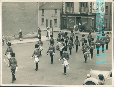 Post WW2 Photo Royal welsh Fusiliers parading in Welsh town 8x6 original p1 - Image 1 of 4