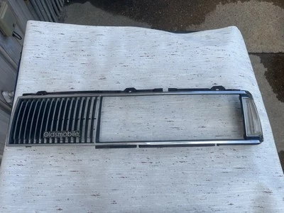 Parrilla/bisel Oldsmobile Delta 88 87-90 OEM, lado del conductor (izquierda)) Foto 1 de 3