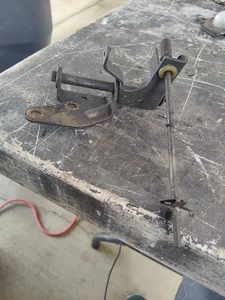 Soporte de acoplamiento de pedal de gasolina Ford Thunderbird 1964/65 - Imagen 1 de 5