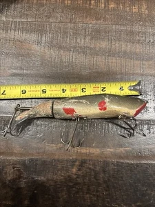 Cachorro de barro vintage CC Roberts, ojos de cristal. Señuelo de pesca de madera Muskie vintage de 6" - Imagen 1 de 24
