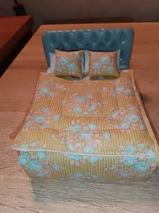 Lundby Dolls House Dressed Bed/ 1/16th Scale - Picture 1 of 3