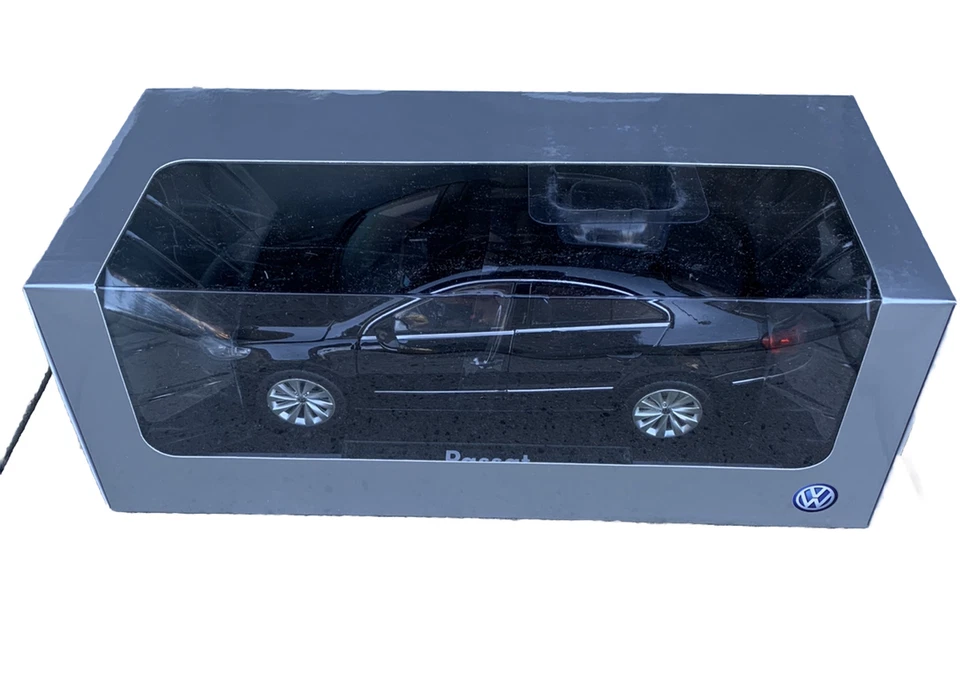 Volkswagen Passat CC - scala 1/18 - modellino auto VW Norev - Immagine 1 di 4