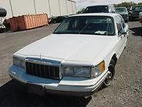 Conjunto de luz trasera central usada se adapta a: Lincoln 1991 y TOWN CAR montaje central Ce Foto 1 de 4