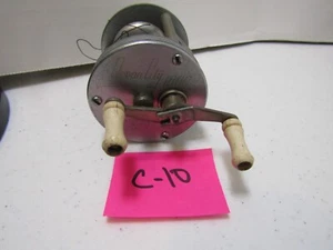 C-10 OLD VINTAGE OCEAN CITY 1800 FISHING REEL CASTING REEL FISHING SPORT - Picture 1 of 2