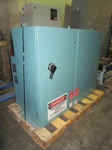 YORK / JOHNSON CONTROLS 351 HP VSD 371-017420-103 MO# TM351T B6F-46 390 A DRIVE - Picture 1 of 24