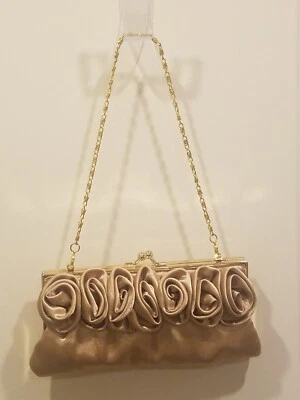 Bolso de Noche Carlo Fallini Pequeño Dorado Satén Satén Motivo Rosa con Asa/Correa Foto 1 de 4