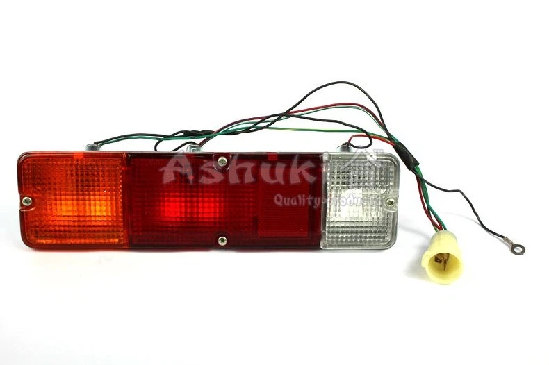 Luz trasera derecha LUMAX para Suzuki SJ410 SJ413 Samurai enchufe redondo - Imagen 1 de 1