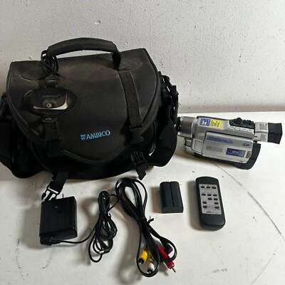 JVC GR-DVL510U Silver 2.5" LCD High Band Processor Mini-DV Digital Video Camera - Image 1 of 4