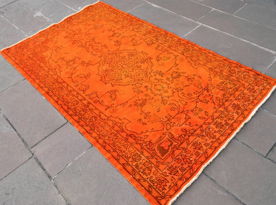 Tapete Turco Anatólia 48" x 83" LARANJA TINGIDO DEMAIS Tapete de Área Vintage Tecido à Mão  - Imagem 1 de 4
