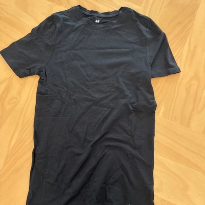 Boys Classic Black T Shirt 12-14 - Image 1 of 2