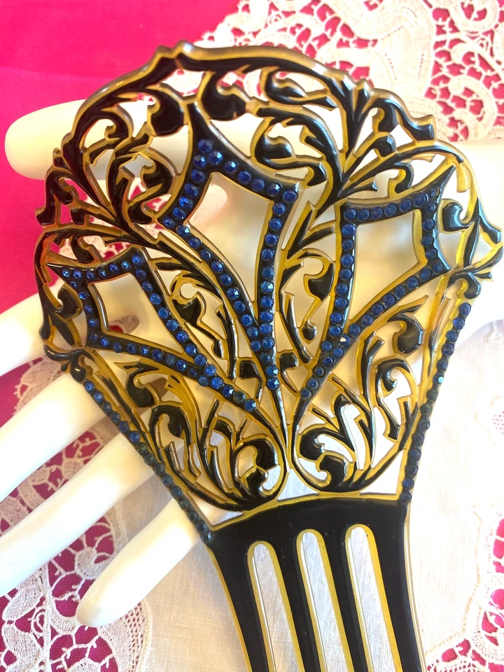 Excelente De Colección-Antigua Mantilla Celuloide Pelo Ornamentado PEINE Estrás Azul Foto 1 de 4