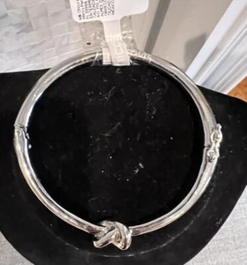 Nuevo con etiquetas Brazalete Chicos Tono Plata Margot FB Nudo Bisagras Precio de venta sugerido por el fabricante $29 - Imagen 1 de 9