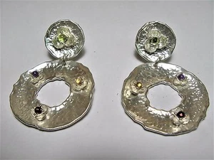 ORECCHINI CERCHIO CON FIORI CABOCHON LAVORAZIONE MARTELLATA IN ARGENTO 925 - Foto 1 di 4
