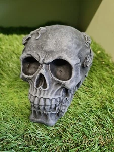 Calavera gótica, adorno de jardín de piedra - Imagen 1 de 1