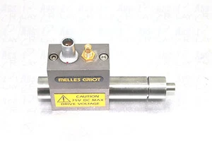 Melles-Griot 17 PAZ 007 piezoelektrischer Antrieb mit FB - keine Kabel GETESTET - Bild 1 von 2