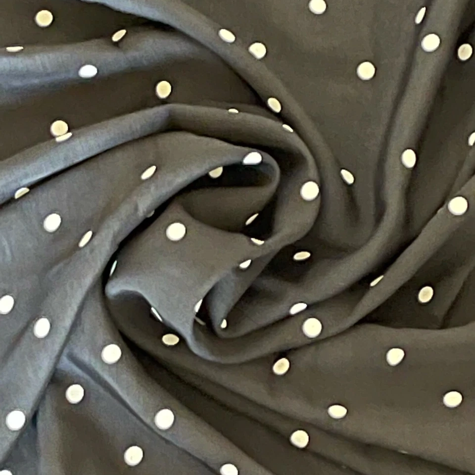 Tecido de bolinhas de poliéster chiffon preto e branco - Por jarda - Imagem 1 de 2