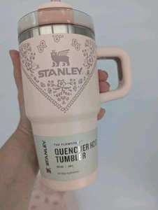 Nuevo vaso Stanley Cup The Quencher H2.0 Flowstate 20 oz caracola floral mesa rosa - Imagen 1 de 7