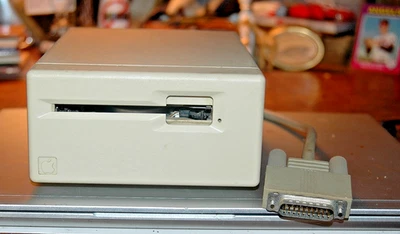 Vintage Apple M0130 400K External Disk Drive - 3.5" Floppy Disk Drive - Image 1 of 4