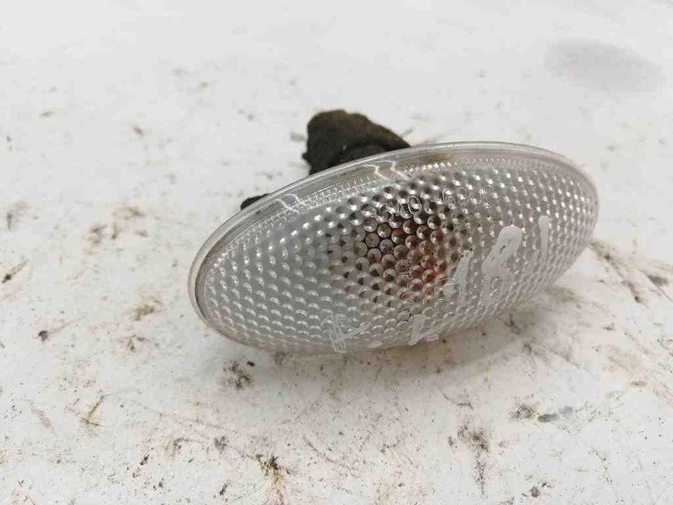 Frecce parafango anteriori sinistra SUZUKI GRAND VITARA II JT, TE, TD 2.00 31751802 - Immagine 1 di 1