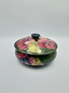 Vintage Moorcroft Green Hibiscus Pattern Trinket Pot And Cover, Hand painted - Picture 1 of 8