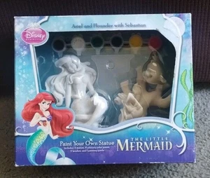 Disney Die kleine Meerjungfrau Arielle & Flunder mit Sebastian Statue selber bemalen NEU - Bild 1 von 7