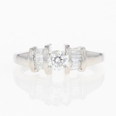 Обручальное кольцо с одним круглым бриллиантом 0,50 карата с акцентами платина размер 4,75 - Изображение 1 из 4