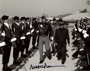 MERRILL MCPEAK SIGNED 8x10 PHOTO USAF 4 STAR GENERAL CHIEF OF STAFF BECKETT BAS - Picture 1 of 2