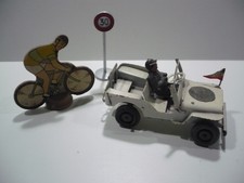 JOUET ANCIEN VOITURE DU TOUR DE FRANCE POLICHINELLE  CYCLISTES   TOUR DE FRANCE