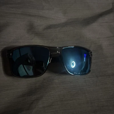 🔥VENDA🔥 Óculos de sol polarizado Oakley HOLBROOK armação de tinta escura com lentes azuis - Imagem 1 de 2