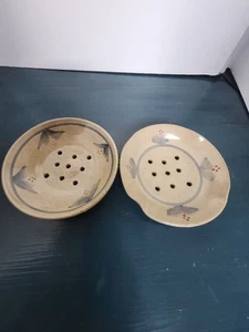 2 Hand Crafted Berry Bowls 1 With Fluted Edges Similar Colors Each 51/2" - Picture 1 of 5