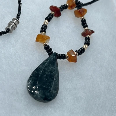 Artesanal Hecho a Mano Gran Lágrima Guatemala Verde Jaguar Jade Ámbar Crudo Chip Cuello Foto 1 de 4