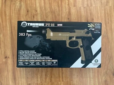Réplica Taurus PT92 construcción metálica CO2 GBB Foto 1 de 4