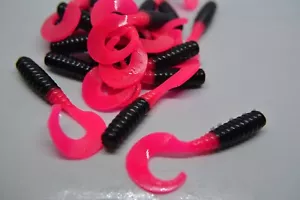 JASONS 2" TWISTER TAIL GRUB 30 PK CRAPPIE/ESCA BASSO NERA & FIRETAIL - Foto 1 di 1