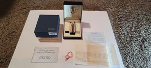 Reloj SEIKO Mickey Mouse Vintage Años 80 Día/Fecha Tono Dorado Caja Original - Imagen 1 de 8